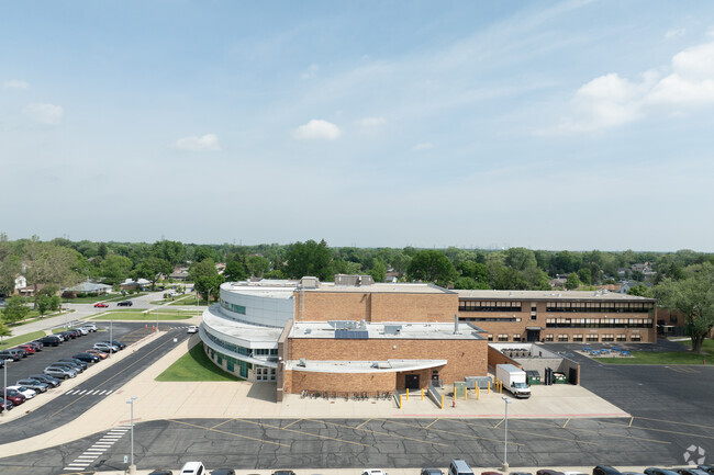 Algonquin Middle School has an impressive modern architecture.