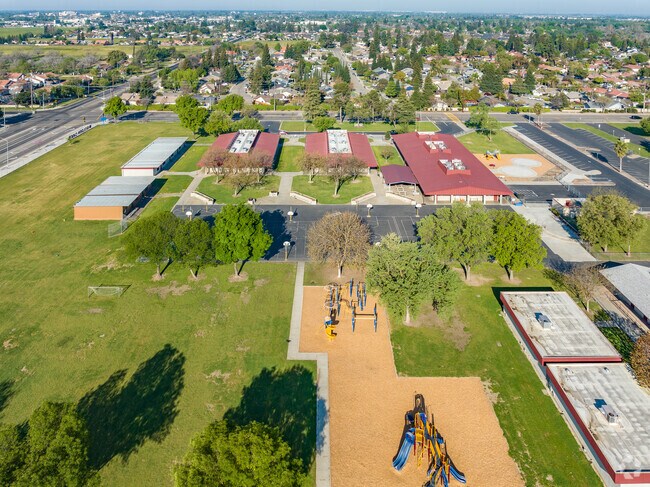 Golden Oak Elementary School is surrounded by trees in Visalia, CA.