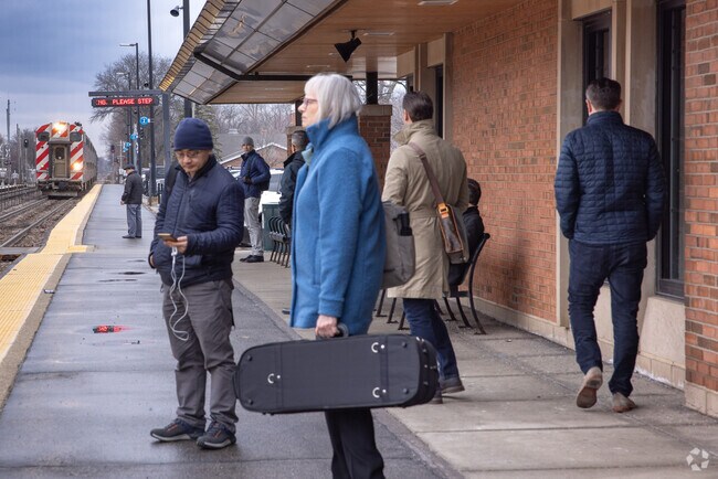The Wilmette Metra Station offers easy access to Downtown Chicago and surrounding areas.