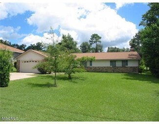 56105 Diamondhead Dr E, Diamondhead, MS 39525