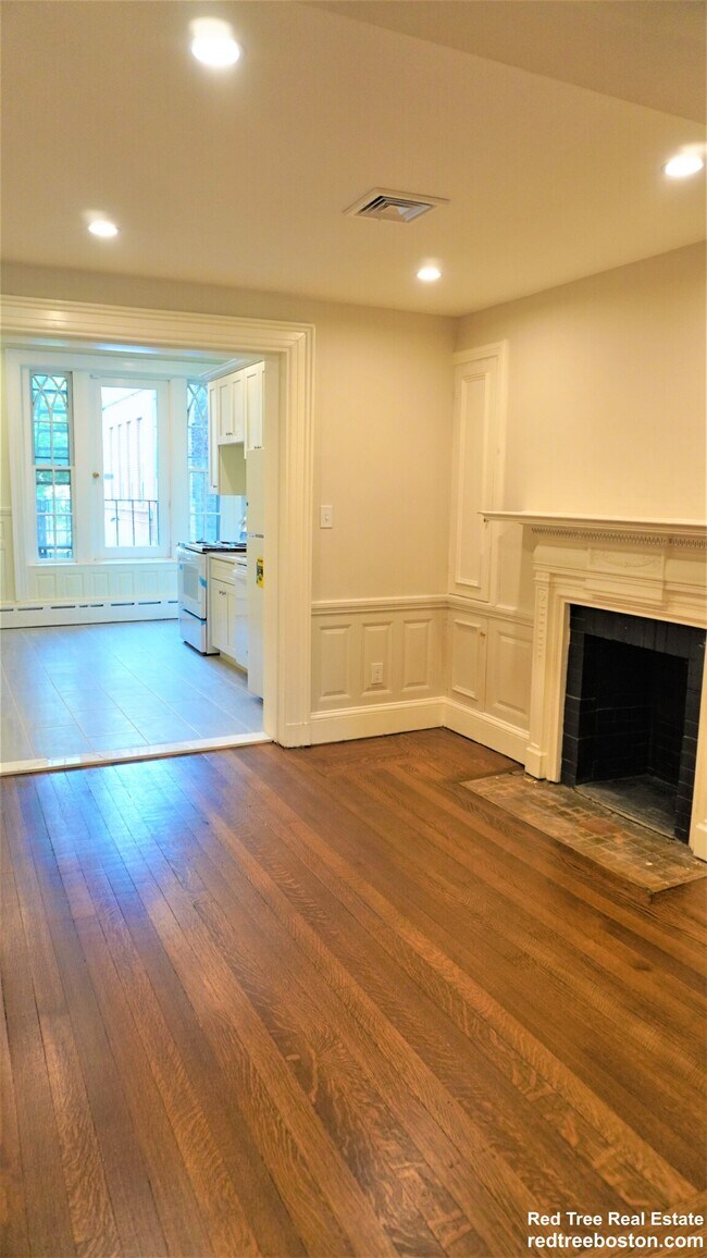 1712 Beacon St unit 3-bed 1-bathU1 Brook, Brookline, MA 02445 - photo 6