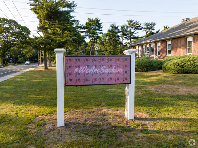 Waverly Elementary School is a proud member of the Sachem school disrict.
