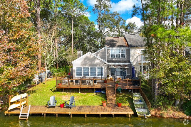 Multi-level homes with private docks are also available in Loretto.
