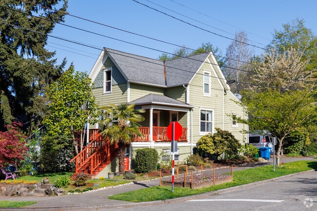 A variety of house styles can be found throughout Roosevelt, including Craftsman bungalows.