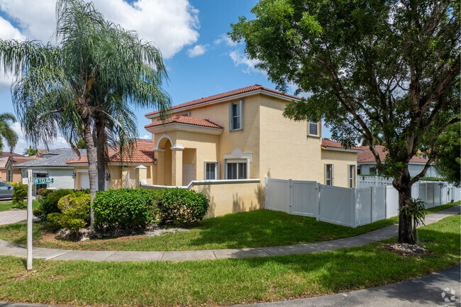 Monarch Lakes offers plenty of options when it comes to single family homes, townhomes and condominiums.