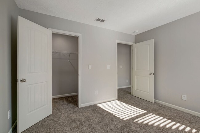 1539sf: Guest Bedroom Closet