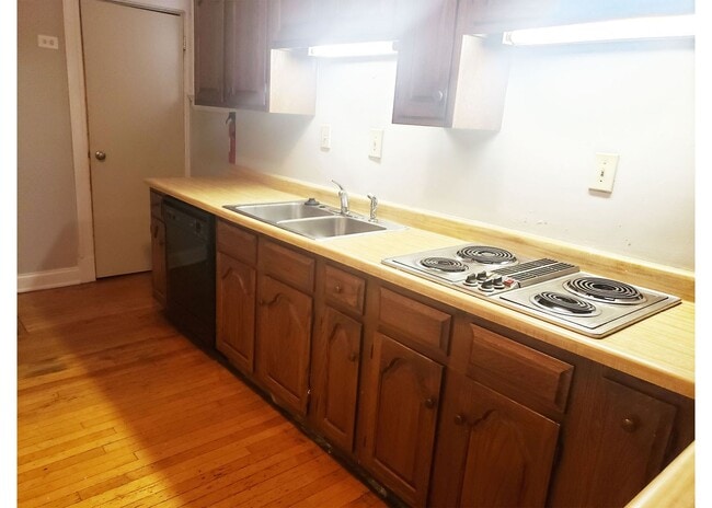 3204 Bishop St, Cincinnati, OH 45220 - photo 5