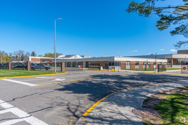Central Islip Senior High School serves students in grades 9-12.