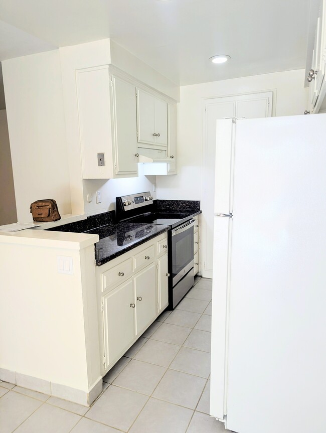 1533 Hi Point St, Los Angeles, CA 90035 - photo 3