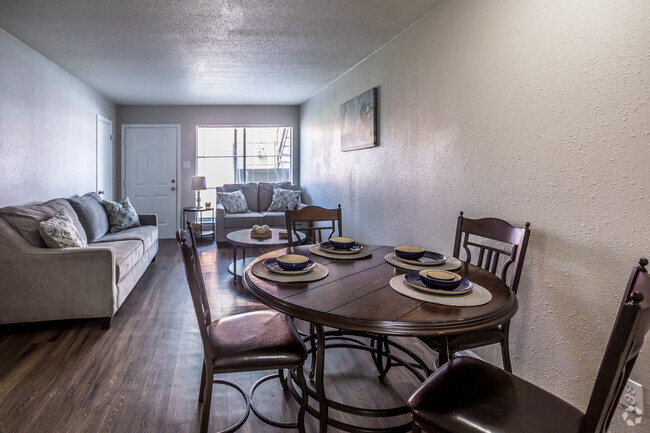 2 BR, 1.5 BA - 807SF