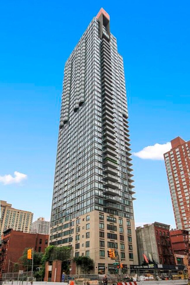 300 E 93rd St, New York, NY 10128