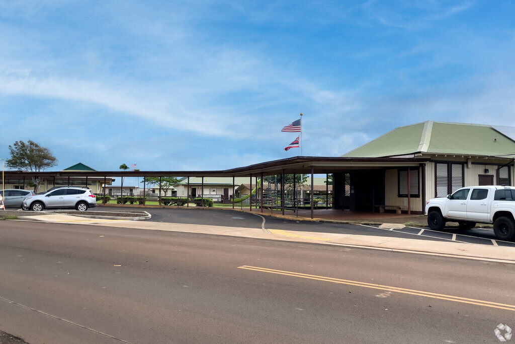 Main entrance to Kapaa Elementary School.