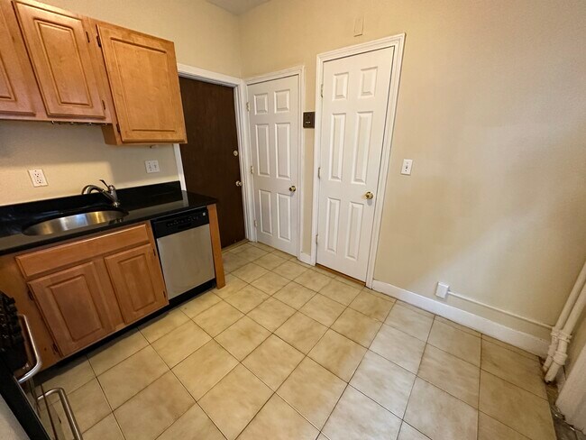 375 Dorchester St unit 1, Boston, MA 02127 - photo 4