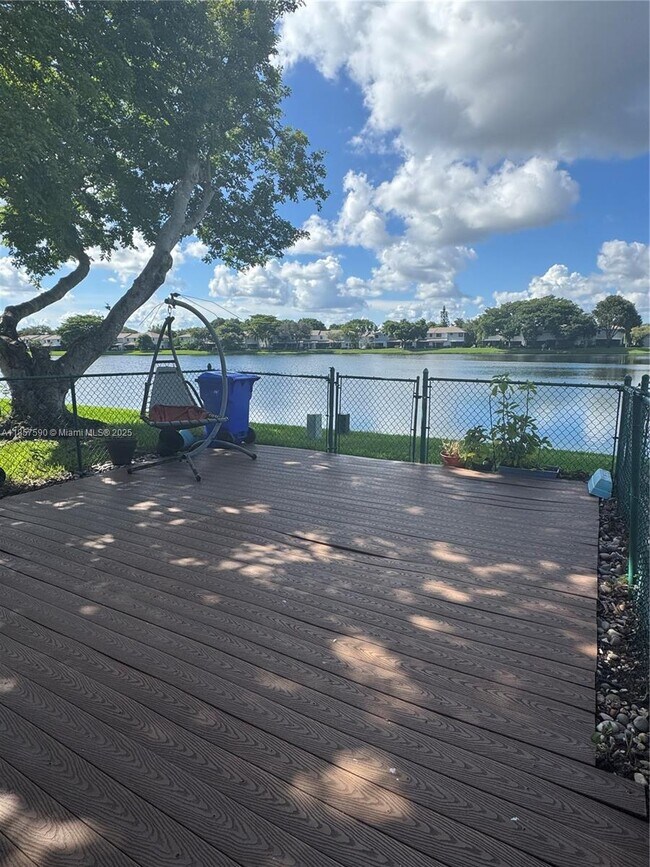 10413 NW 3rd St, Pembroke Pines, FL 33026