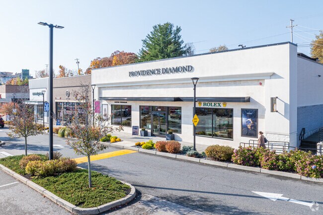 The Garden City shopping plaza hosts over 50 stores ranging from fashion to sit-down restaurants