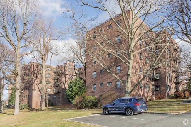 Linwood Park apartments in Fort Lee offers an affordable housing option.
