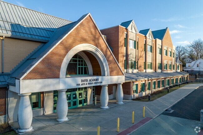Davis Street School is highly regarded magnet school in the Amity neighborhood.