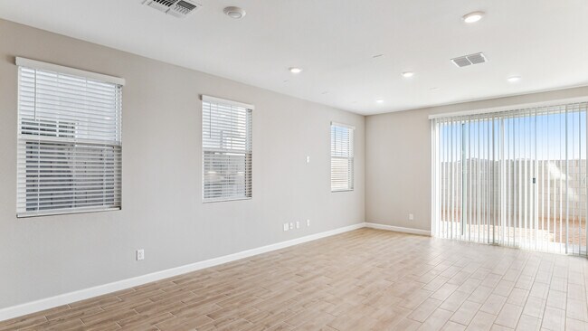 5852 E Covey Ln, Phoenix, AZ 85054 - photo 5