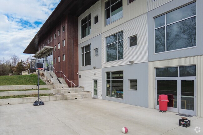 Loudoun School for the Gifted serves students of Loudoun County.