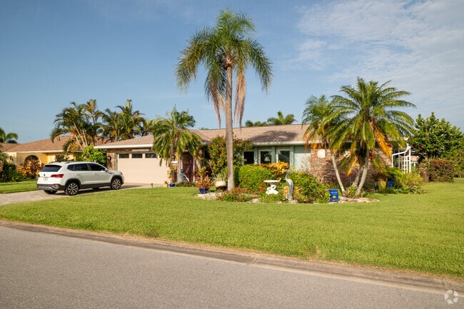 Many homes in Venice Gardens are lushly landscaped with tropical plants and trees.