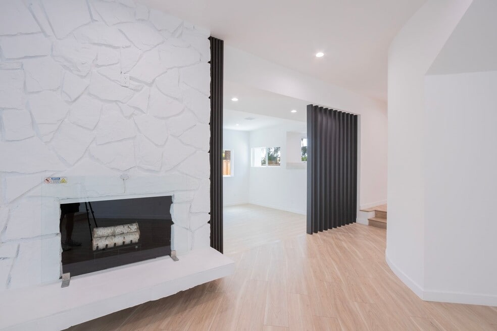 Modern Luxury Living in the Heart of Spaulding Square, Los Angeles, CA 90046 - photo 1