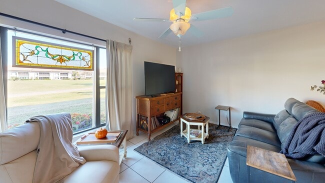 5770 Trailwinds Dr unit 213, Fort Myers, FL 33907 - photo 2