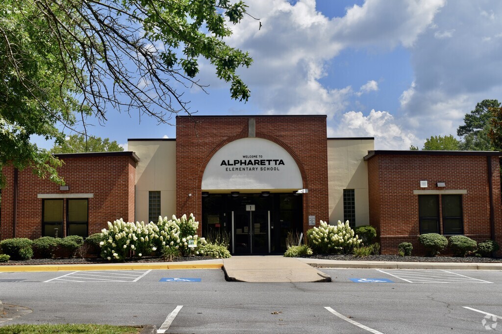 Main entrance to Alpharetta Elementary School in Alpharetta GA