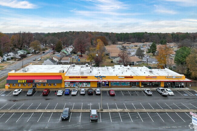 There are several restaurants and beauty salons at this plaza on Laburnum Ave.