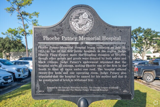 Phoebe Putney Memorial Hospital is a major employer of River Pointe Plantation residents.