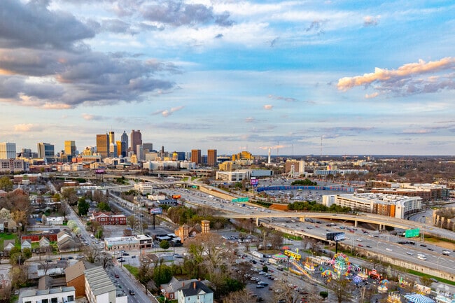 Mechanicsville is bordered by Interstate 85 and Interstate 20, it’s simple to reach downtown.