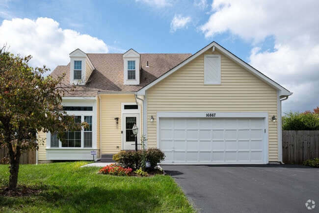 Single-family homes in River Oaks offer comfort and curb appeal for families.