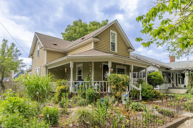 The north end of Southeast Salem features numerous historic homes.