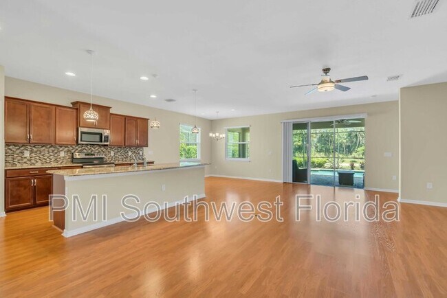 2844 Esmeralda Dr, Sarasota, FL 34243 - photo 4