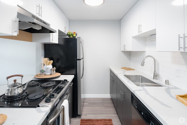 2BD, 2BA - Model Unit