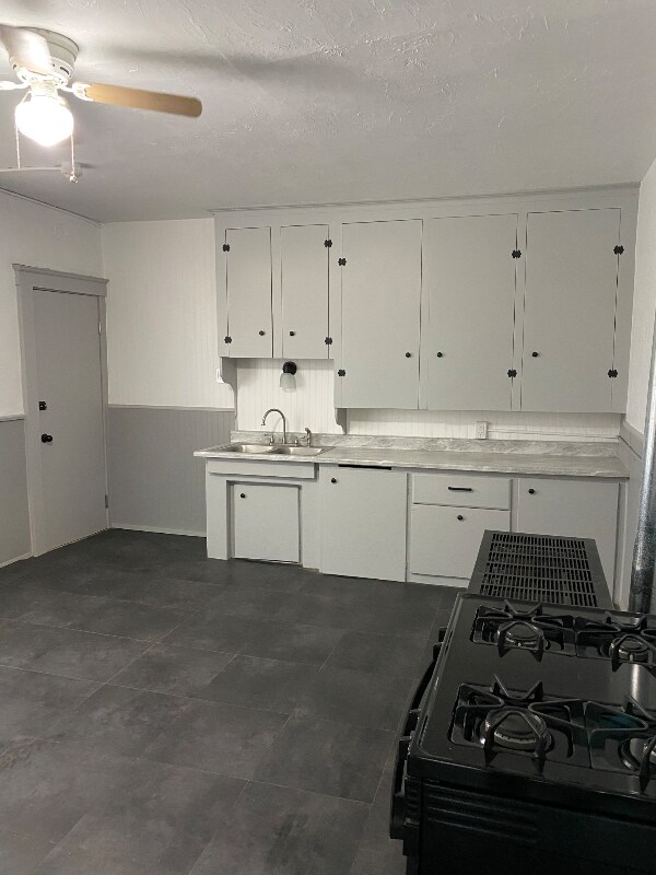 458 Coe St Unit 3rd Floor Front, Woonsocket, RI 02895