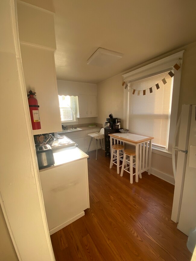 329 E Grandview Ave unit UPPER, Zelienople, PA 16063 - photo 3