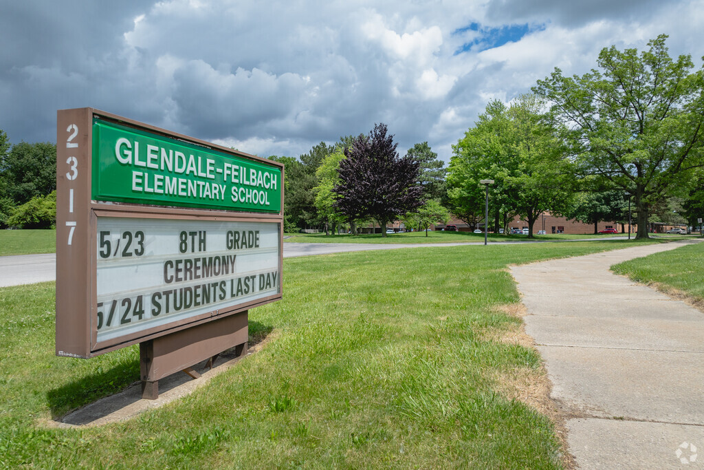 Glendale Feilbach Elementary welcomes walkers.