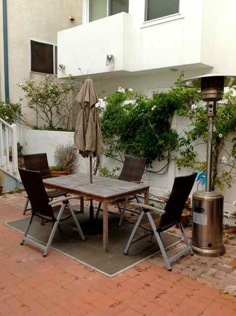 Dine Al fresco - private yard space