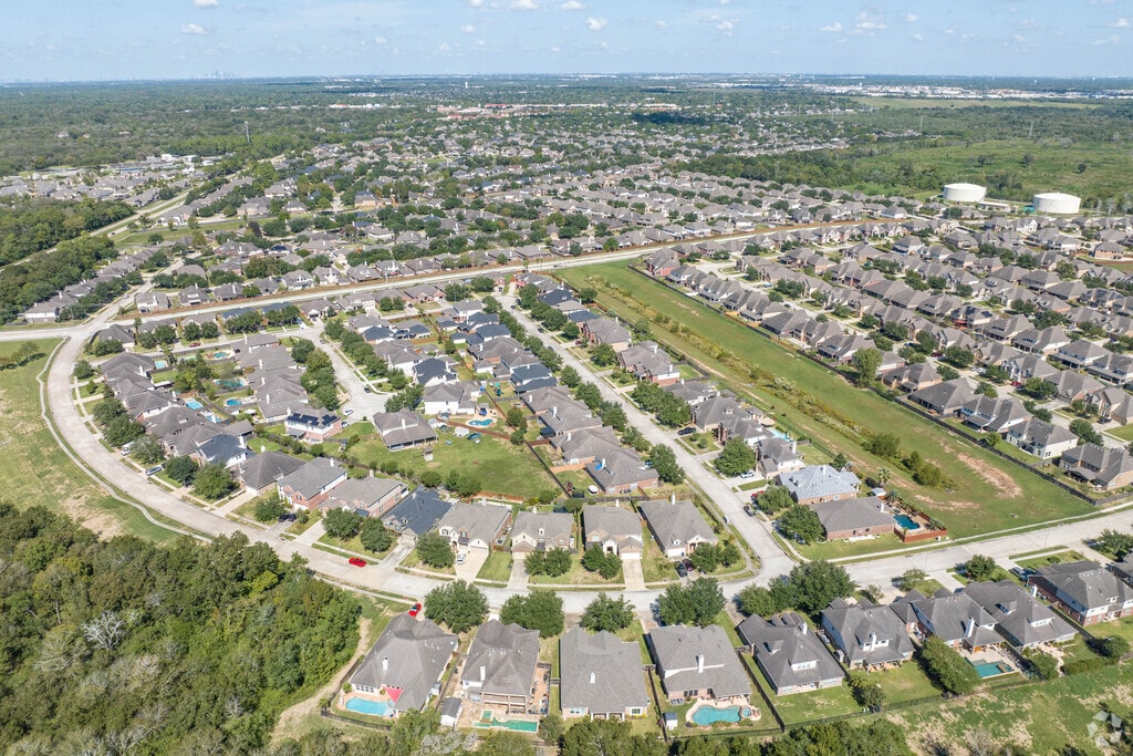 About Rustic Oaks Schools, Demographics, Things to Do