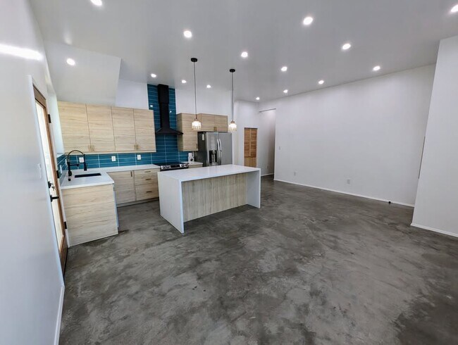 720 San Pascual Ave, Los Angeles, CA 90042 - photo 4