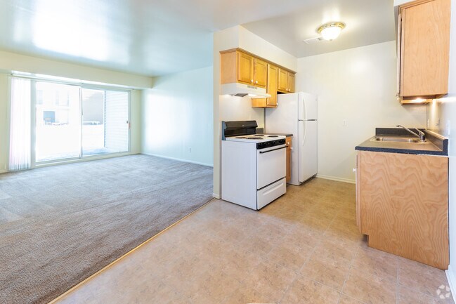 1 BR, 1 BA - 742 SF