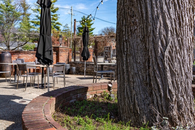 Most restaurant options near Indian Hills offers outside seating with beautiful views.