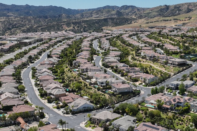Discover the Renaissance community, offering elegant homes in the heart of Porter Ranch.