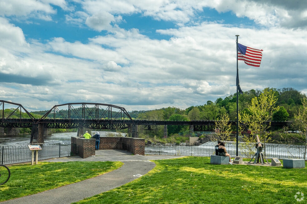 Easton_1001662_CN_082525_v1