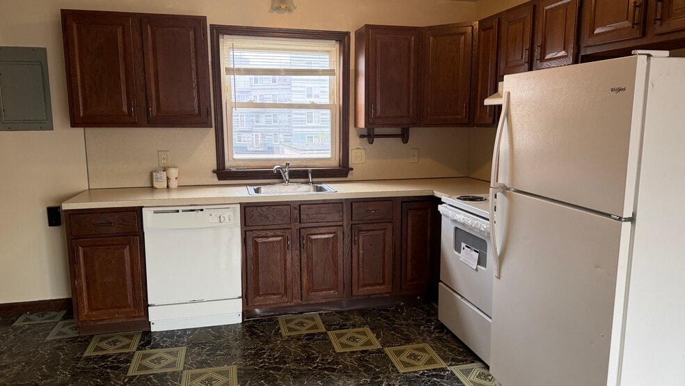 541 Revere St unit 3B, Revere, MA 02151 - photo 1