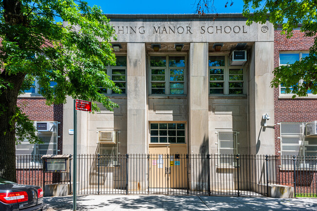 P.S. 184 - Flushing Manor has  a student-teacher ratio of 15 to 1.