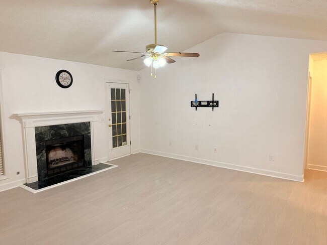 1360 Avalon Dr, Lawrenceville, GA 30044 - photo 6