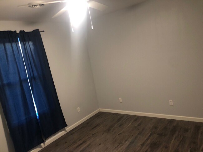 305 N Butler St, Lincoln, IL 62656 - photo 5