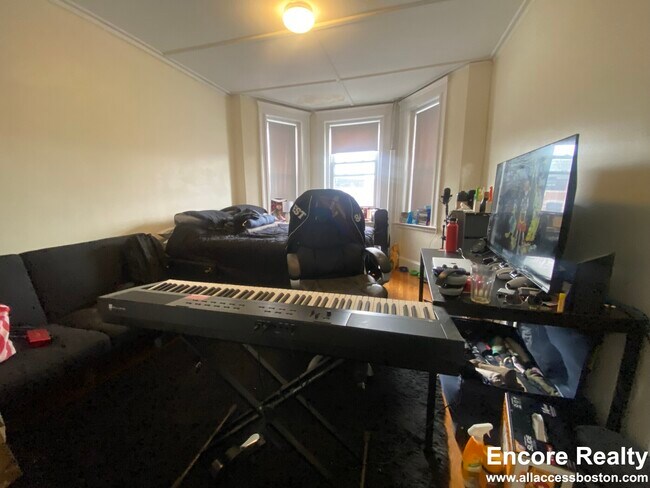 1175 Boylston St unit 29, Boston, MA 02215 - photo 5