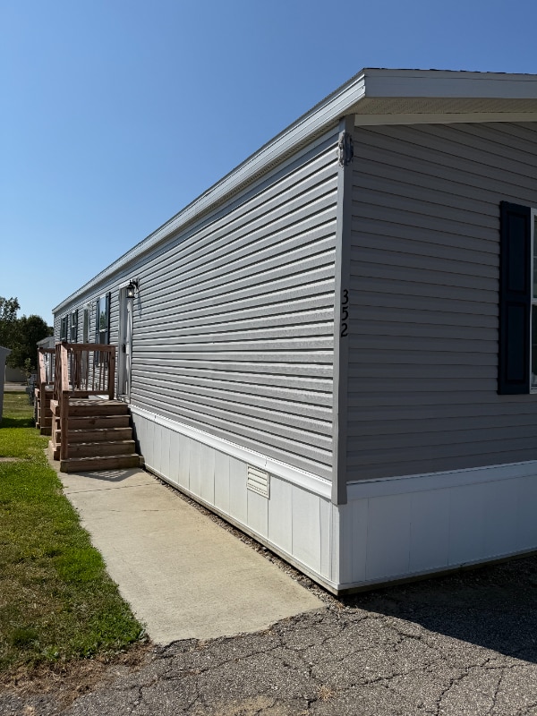 352 Shummard Branch, Oxford, MI 48371